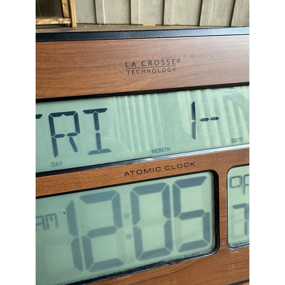 Vintage  Atomic Digital Alarm Clock Walnut blue Backlight la crosse technology